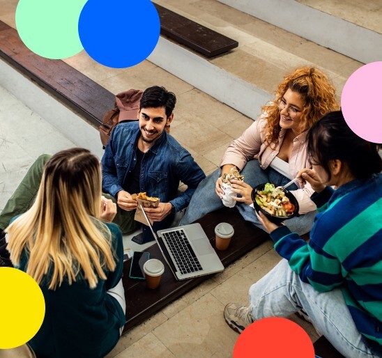 Group of students sitting around eating lunch together